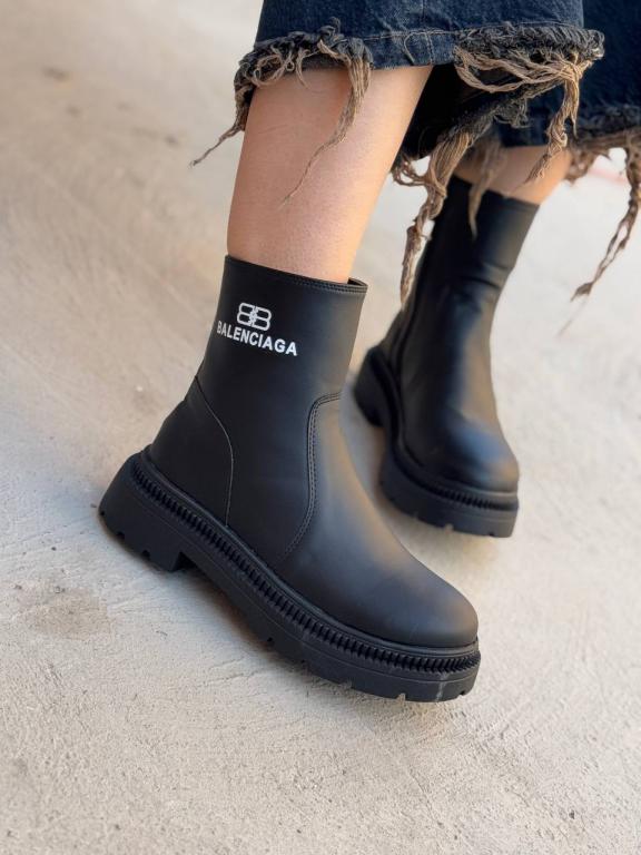 photo_2025-10-13_16-00-33 بوت بالنسیاگا 33143 - تصویر 1